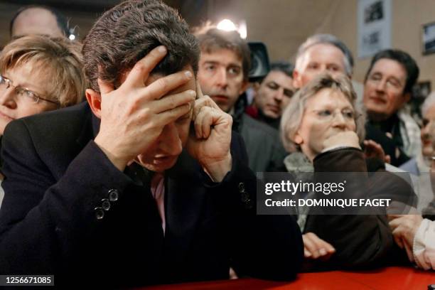 French right-wing presidential candidate Nicolas Sarkozy gives a phone call in a cafe, 06 February 2007 in Montcenis, during a visit of the village....