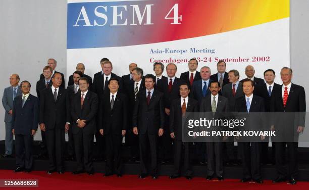Malaysian Prime Minister Mahathir Mohamad, French President Jacques Chirac, European Commission President Romano Prodi, Chinese Prime Minister Zhu...