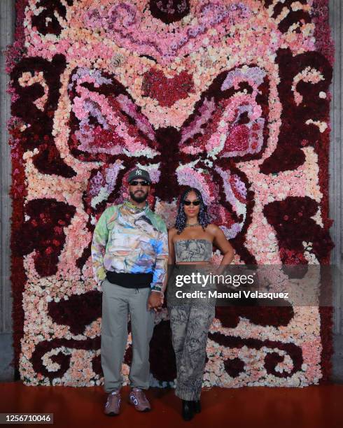 Swizz Beatz and Alicia Keys pose during the Dior Cruise 2023 photocall at Colegio de San Ildefonso on May 20, 2023 in Mexico City, Mexico.