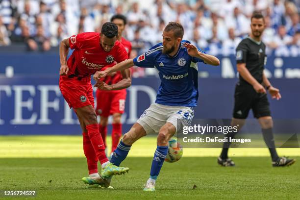 Djibril Sow of Eintracht Frankfurt and Dominick Drexler of FC Schalke 04 battle for the ball during the Bundesliga match between FC Schalke 04 and...