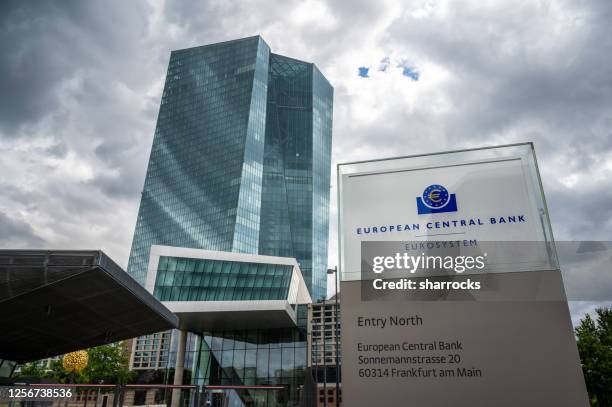 hauptgebäude der europäischen zentralbank, frankfurt, deutschland - ezb stock-fotos und bilder