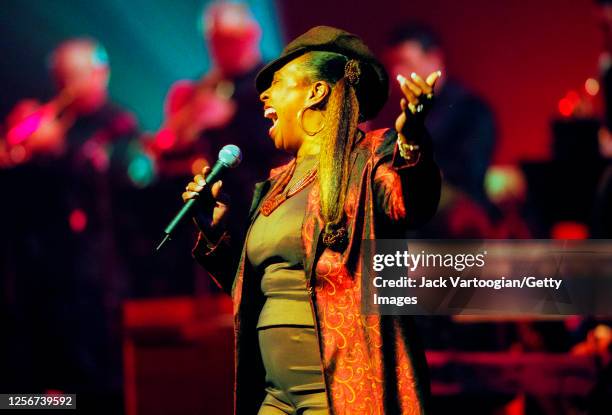 American R&B singer Betty Wright performs onstage during the 2001 Rhythm & Blues Foundation Pioneer Awards at the Apollo Theater in Harlem, New York,...