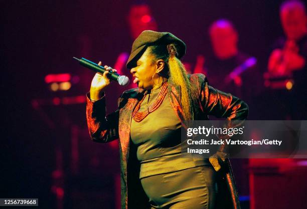 American R&B singer Betty Wright performs onstage during the 2001 Rhythm & Blues Foundation Pioneer Awards at the Apollo Theater in Harlem, New York,...