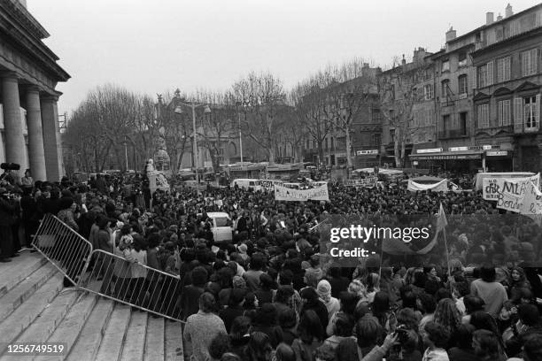 Movement for the Freedom of Abortion and Contraception activists gather in front of the Aix-en-Provence courthouse on March 10, 1977 during the trial...