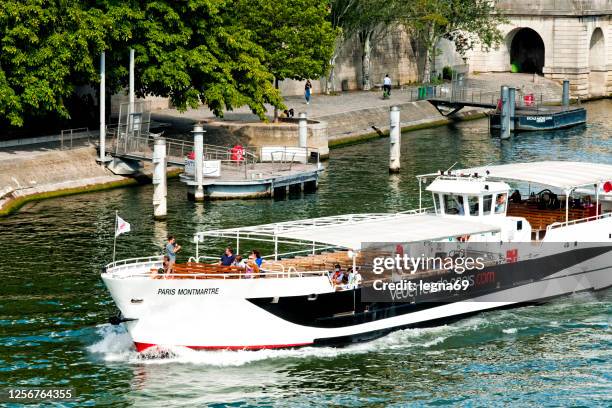 paris : boat trip on seine during epidemic covid 19 in france, with less tourists than an usual summer. - spartan cruiser stock pictures, royalty-free photos & images