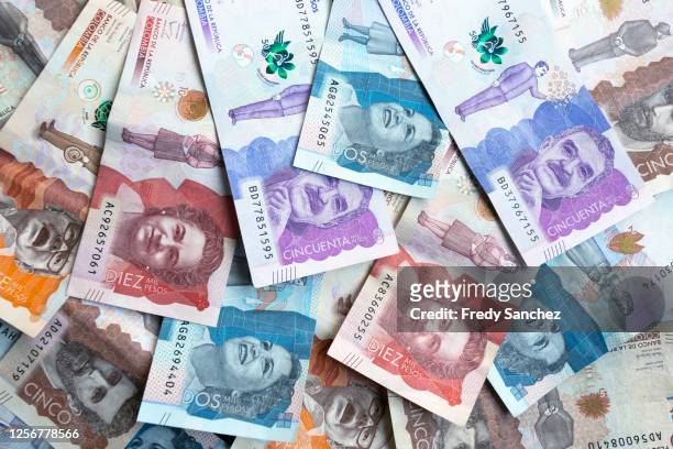 colombian peso bills of different values close up.  colombian money, paper money, cash. concept of abundance and prosperity - colombia stockfoto's en -beelden