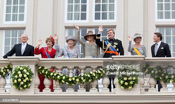 Pieter van Vollenhove, Princess Margriet, Queen Beatrix, Princess Maxima, Crown Prince Willem Alexander, Princess Laurentien and Prince Constantijn...