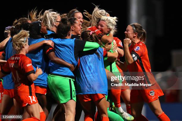 Jane Campbell of Houston Dash celebrates with her teammates after defeating the Utah Royals FC in penalty kicks in the quarterfinal match of the NWSL...