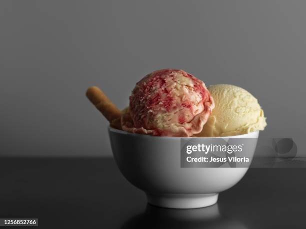 icre cream bowl - ice cream bowl stockfoto's en -beelden