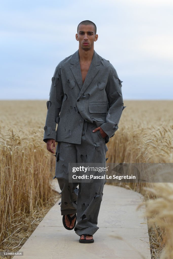 "L'Amour" : Jacquemus Spring-Summer 2021 Show