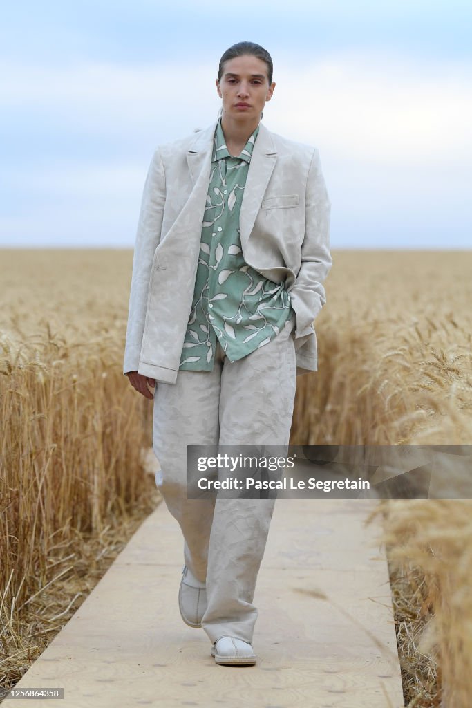 "L'Amour" : Jacquemus Spring-Summer 2021 Show