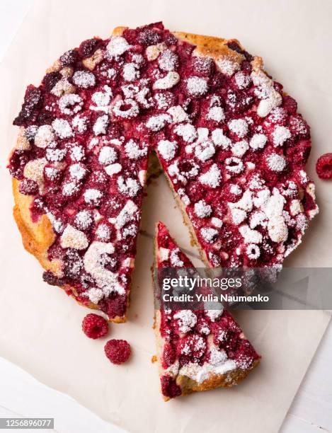 homemade raspberry pie. homemade cakes with berries. a piece of pie is cut, close-up. - crostata di frutta foto e immagini stock