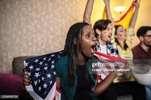 soccer fans watching the game at home on television - fútbol americano stock pictures, royalty-free photos & images