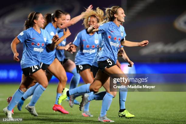Rachel Hill of Chicago Red Stars celebrates with her teammates after defeating the OL Reign FC during penalty kick in the quarterfinal match of the...