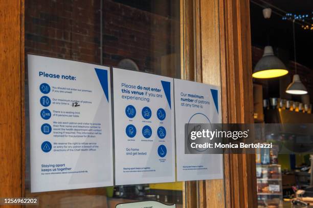 social distancing information sign - melbourne lockdown stock pictures, royalty-free photos & images