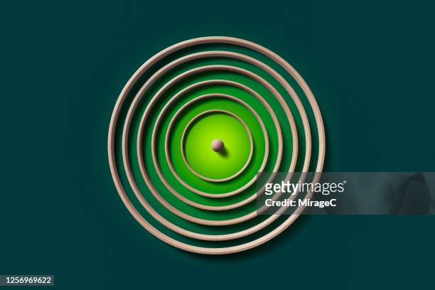 sphere surrounded by concentric rings - focus concept stock-fotos und bilder