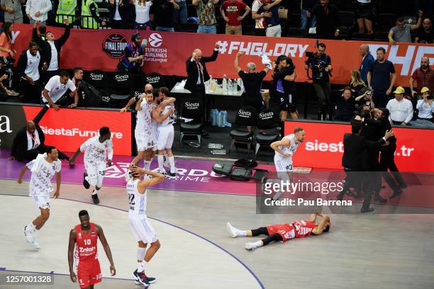 Real Madrid players celebrate at the end of Turkish Airlines EuroLeague Final Four Kaunas 2023 Championship game between Olympiacos Piraeus v Real...