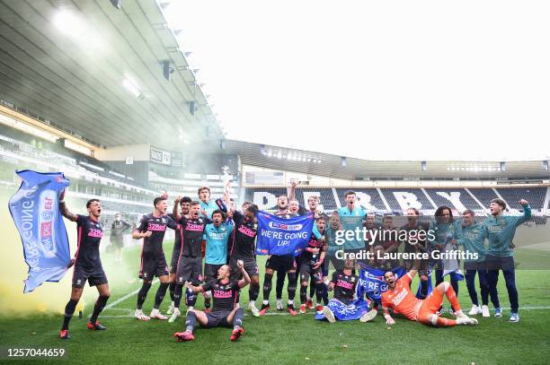 Leeds United celebrate winning the league and promotion to the premier league during the Sky Bet Championship match between Derby County and Leeds...