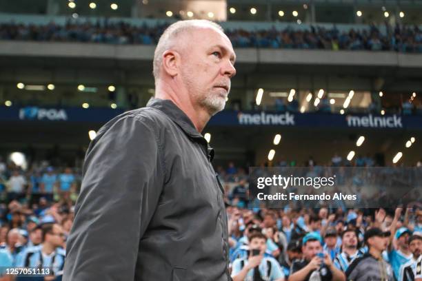 Mano Menezes coach of Internacional looks on during a Brasileirao match between Gremio and Internacional at Arena do Gremio on May 21, 2023 in Porto...