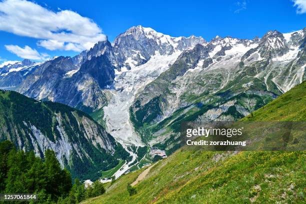 wanderparadies, mont blanc, europäische alpen, frankreich - mont blanc massiv stock-fotos und bilder
