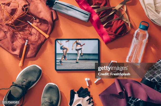 ready for the workout: a flat lay exercise still life, an overhead view - sport for life stock pictures, royalty-free photos & images