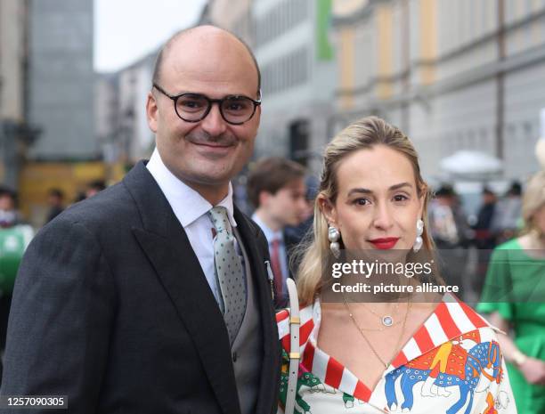 May 2023, Bavaria, Munich: Albert von Thurn und Taxis and his sister Elisabeth von Thurn und Taxis arrive at the Theatinerkirche for the church...