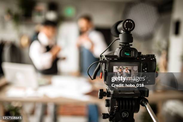 camera on, sound on - câmara de vídeo imagens e fotografias de stock