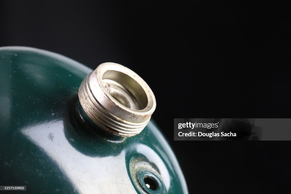 Propane tank with a thread on valve