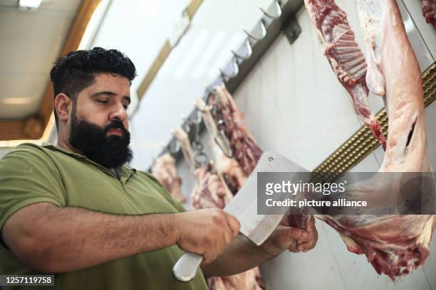 May 2023, Iraq, Baghdad: A butcher prepares meet at his shop in Baghdad, amid a rise in the Crimean-Congo hemorrhagic fever cases in the country....