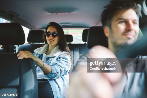 junge frau auf einem auto-sharing - taxi driver stock-fotos und bilder