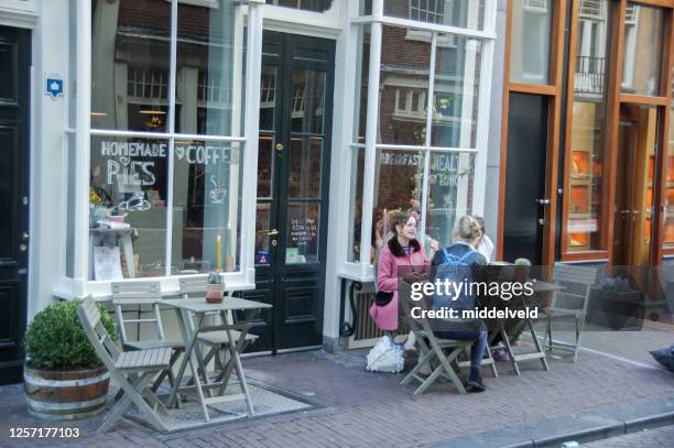 city scene in old amsterdam - rijksmuseum stock pictures, royalty-free photos & images