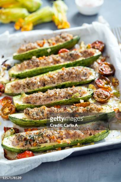baked courgettes stuffed with ground beef meat - filling foto e immagini stock