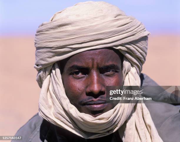 tubu nomad, also referred as toubou, tibesti, chad - chad central africa stock pictures, royalty-free photos & images