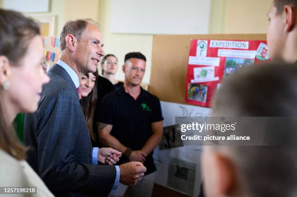 Prince Edward, Duke of Edinburgh, visits the Schule am Schillerpark in Berlin-Wedding, which offers and provides the Duke of Edinburgh's...