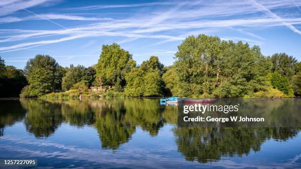 boats - battersea park fotografías e imágenes de stock