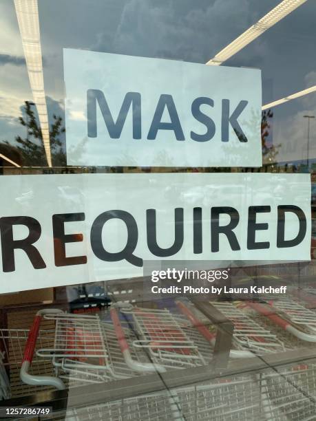 Fask Mask Required Facemask Required Sign Photos and Premium High Res Pictures - Getty Images