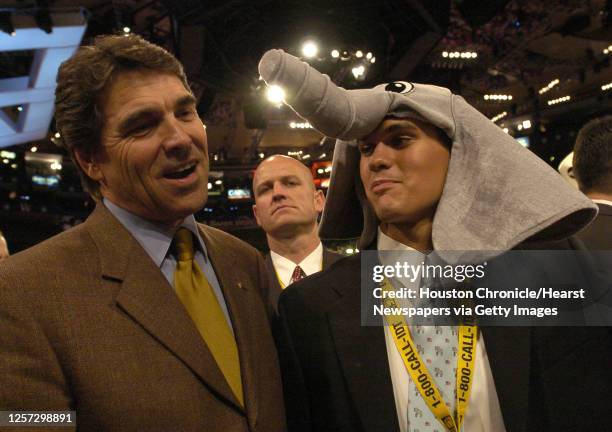 Governor Rick Perry chats with Josh Kempf a page from San Antonio during the Republican Convention, at Madison Square Garden, in New York City,...