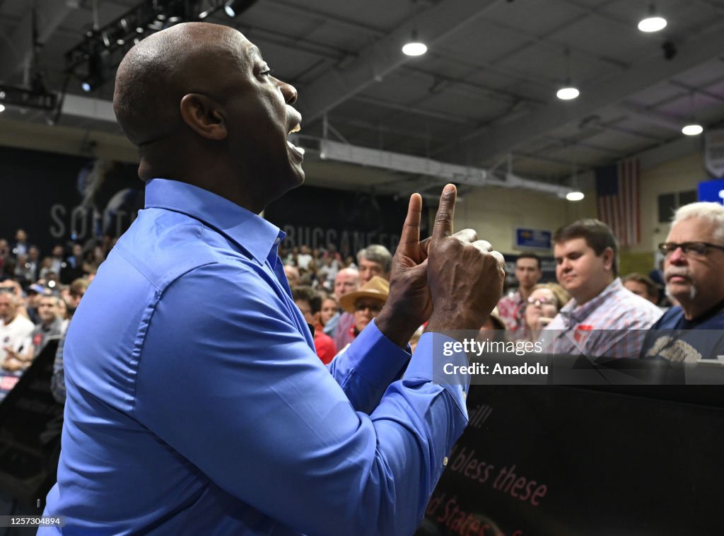 Rep. Tim Scott Senator Tim Scott holds a 'major announcement' in North Charleston ...