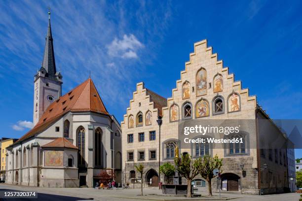 germany, bavaria, upper bavaria, wasserburg am inn, marienplatz,town hall and church of our lady - rosenheim - fotografias e filmes do acervo