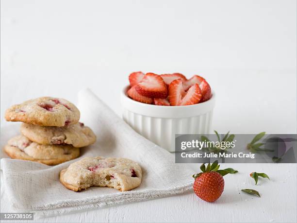 strawberry cookies - ショートケーキ ストックフォトと画像