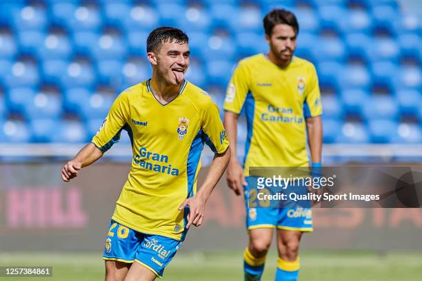 Pedro Gonzalez Lopez 'Pedri' of UD Las Palmas celebrates his goal during the La Liga Smartbank match between UD Las Palmas and Extremadura UD at...
