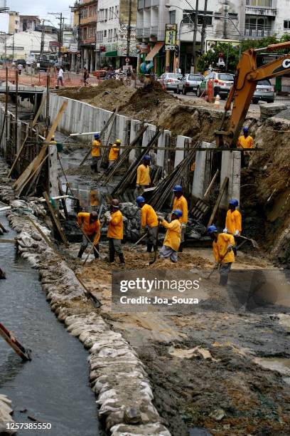 sewage canal in itabuna - itabuna imagens e fotografias de stock