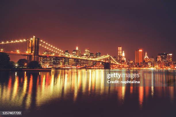 broklyn-brücke bei nacht - soho new york stock-fotos und bilder