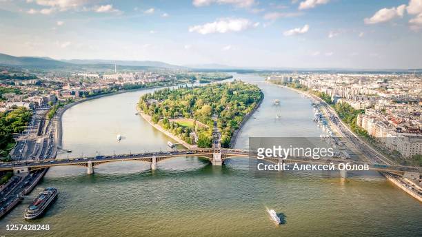 aerial photo shows the margaret island and the margaret bridge in budapest, hungary - budapest foto e immagini stock