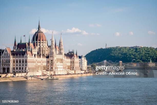 hungarian parliament building in budapest - parliament of italy stock pictures, royalty-free photos & images