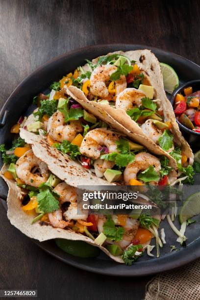 grilled shrimp tacos with avocado fresh salsa and kale coleslaw - bbq avocado imagens e fotografias de stock