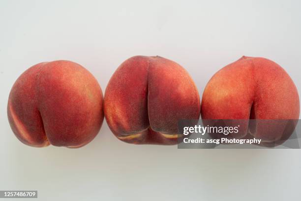 a row of white peaches on white surface - bottom up ストックフォトと画像