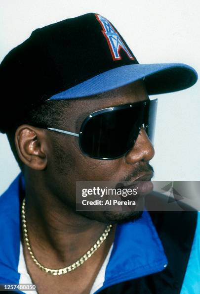 Kool Ree Rapper Kool Moe Dee appears with a Houston Oilers baseball cap in a ...