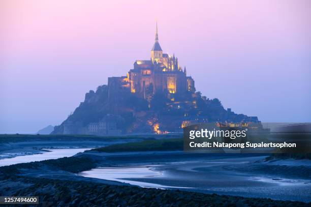 famous tourist attraction, mont saint-michel, france - fairy tale 個照片及圖片檔