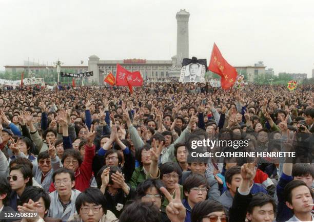 Students gesture and shout slogans as they pay respect 22 April 1989 in Beijing to former Chinese Communist Party leader and liberal reformer Hu...